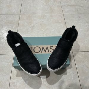 TOMS size 8 Paxton Winterized Mid-cut Slip-on